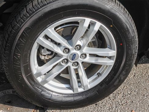 Used 2023 Ford Explorer XLT w/ Equipment Group 202A image 13