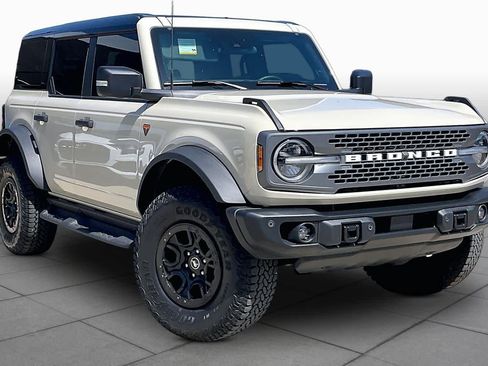 Used 2025 Ford Bronco Badlands AWD/4WD image 3