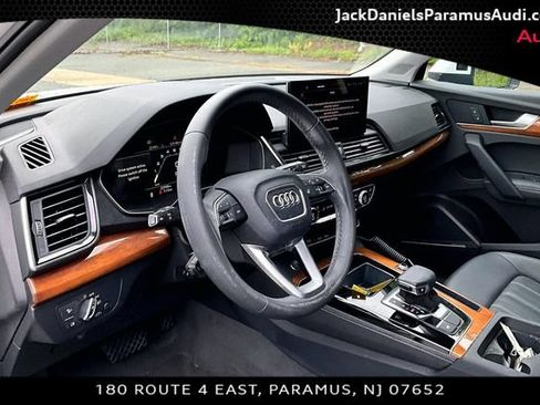 Used 2023 Audi Q5 2.0T Premium Plus w/ Premium Plus Package AWD/4WD image 11