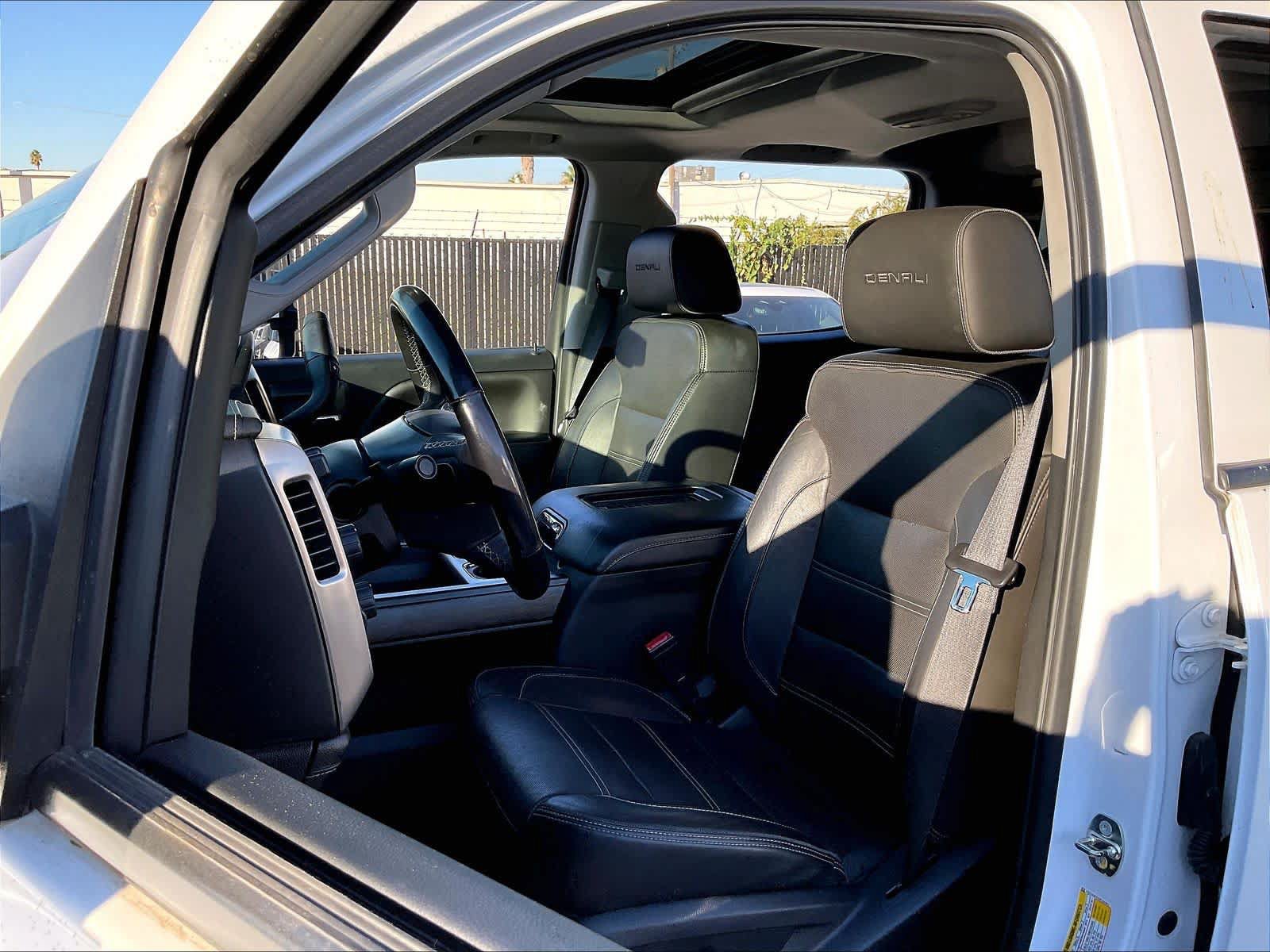 Used 2018 GMC Sierra 2500 Denali w/ Duramax Plus Package AWD/4WD image 27