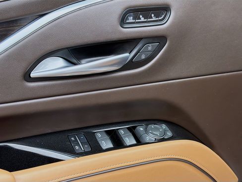 Used 2023 Cadillac Escalade ESV Premium Luxury w/ Performance Package image 25