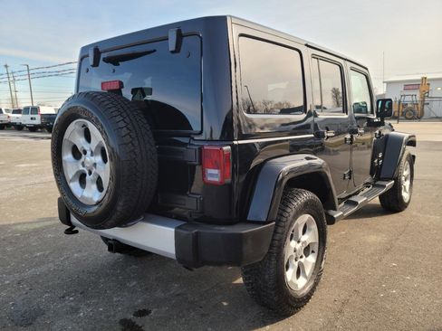 Used 2015 Jeep Wrangler Unlimited Sahara w/ Connectivity Group image 4