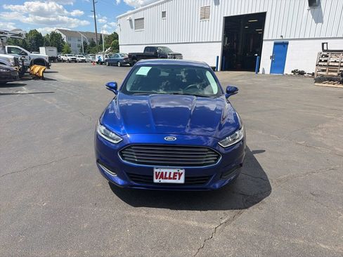 Used 2015 Ford Fusion SE FWD image 2