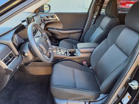 Used 2024 Mitsubishi Outlander ES image 18