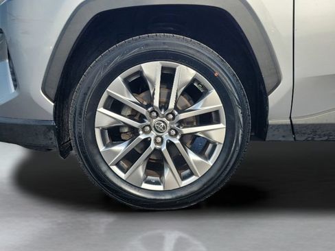 Used 2019 Toyota RAV4 Limited FWD image 27