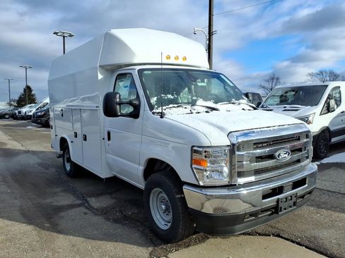 New 2026 Ford E-350 and Econoline 350 Super Duty w/ Power Equipment Group image 3