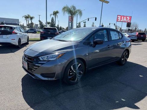 New 2025 Nissan Versa SR w/ Trunk Package image 3