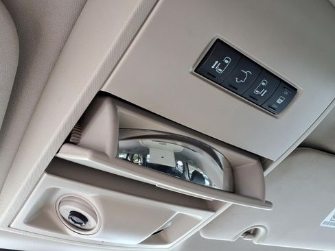 Used 2013 Chrysler Town & Country Touring-L w/ Driver Convenience Group FWD image 17