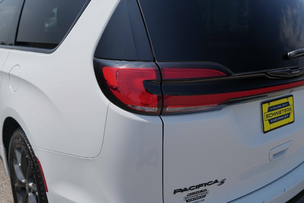 Used 2025 Chrysler Pacifica Limited FWD image 10