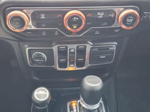 Used 2021 Jeep Gladiator Sport image 14