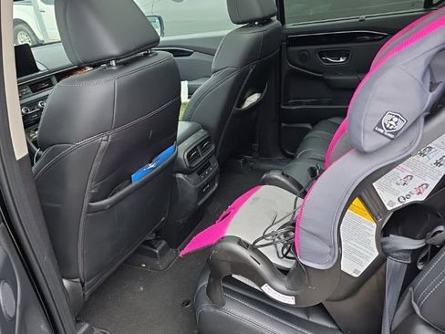 Used 2023 Honda Pilot Touring image 7