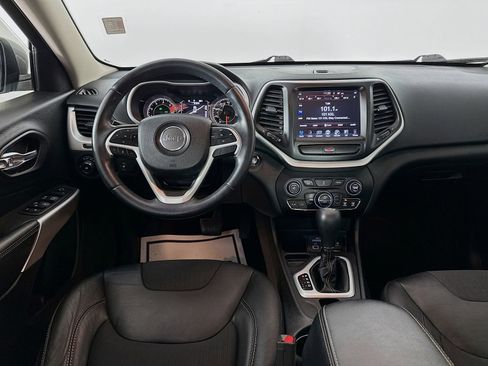 Used 2018 Jeep Cherokee Latitude Plus w/ Comfort/Convenience Group image 22