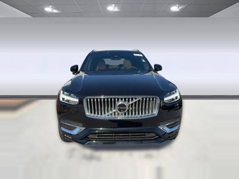 Certified 2024 Volvo XC90 B6 Ultimate w/ Lounge Package image 6