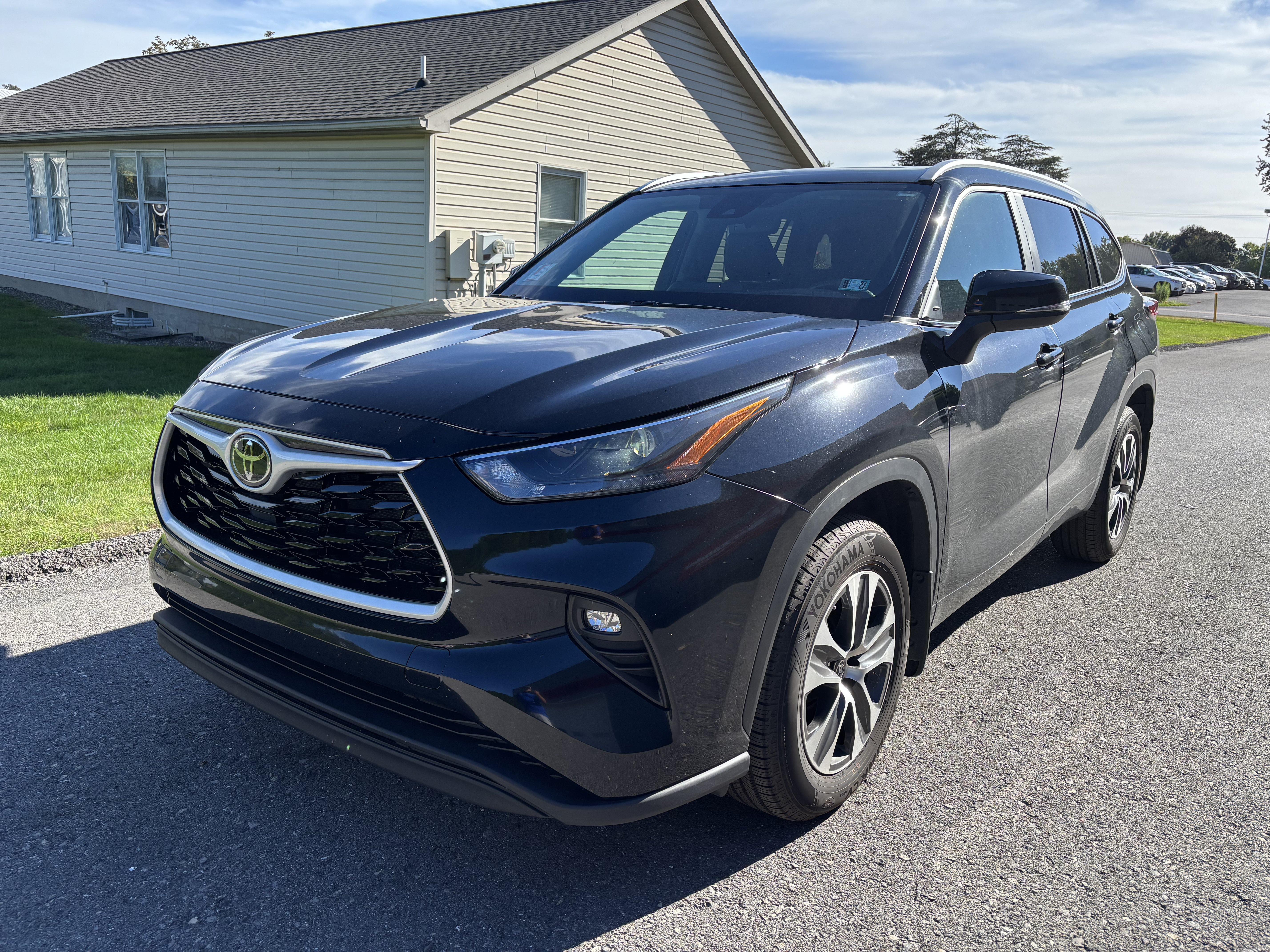 Used 2024 Toyota Highlander XLE AWD/4WD image 7