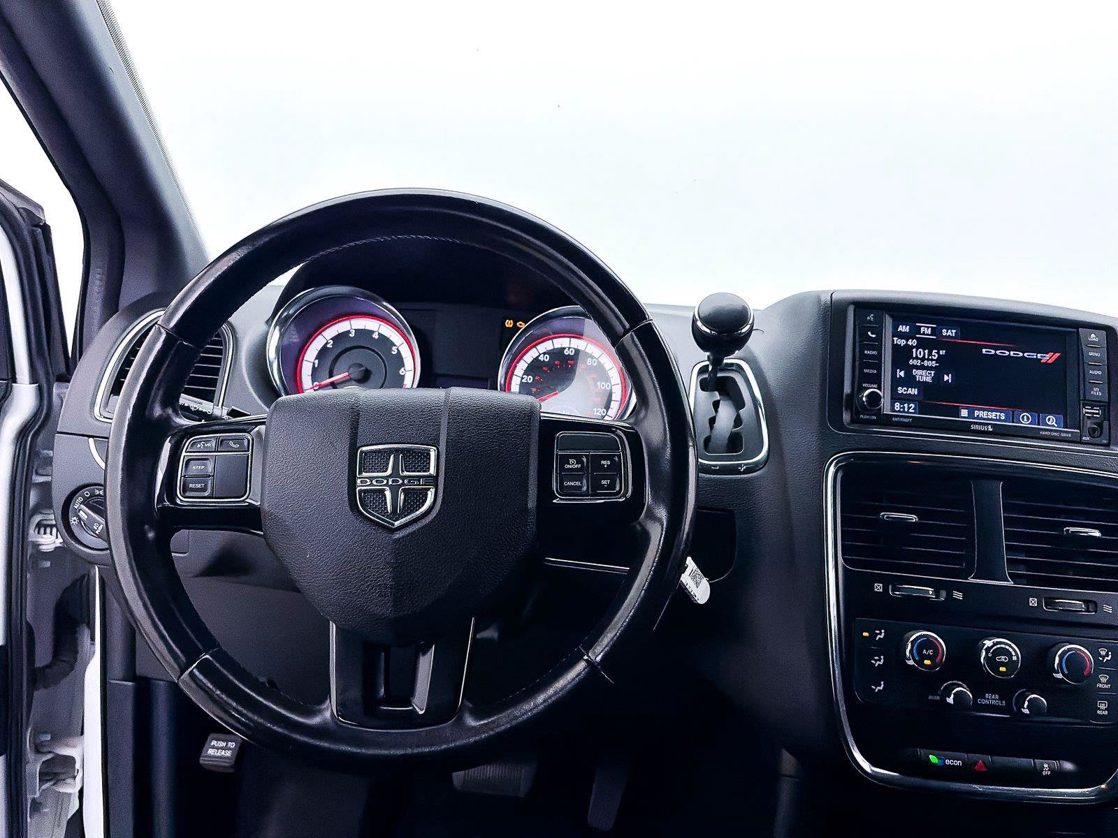 Used 2020 Dodge Grand Caravan SE FWD image 3
