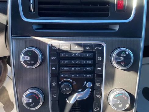 Used 2015 Volvo V60 T5 Cross Country image 17