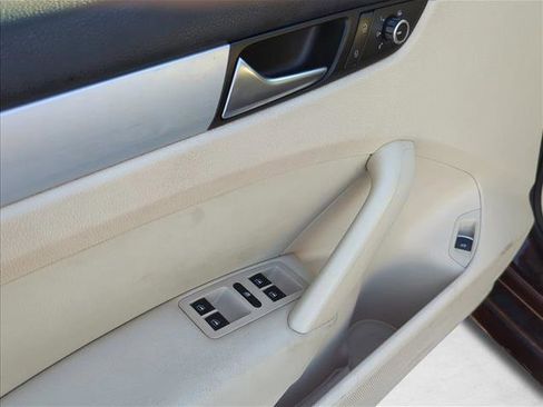 Used 2012 Volkswagen Passat 2.5 SE image 9