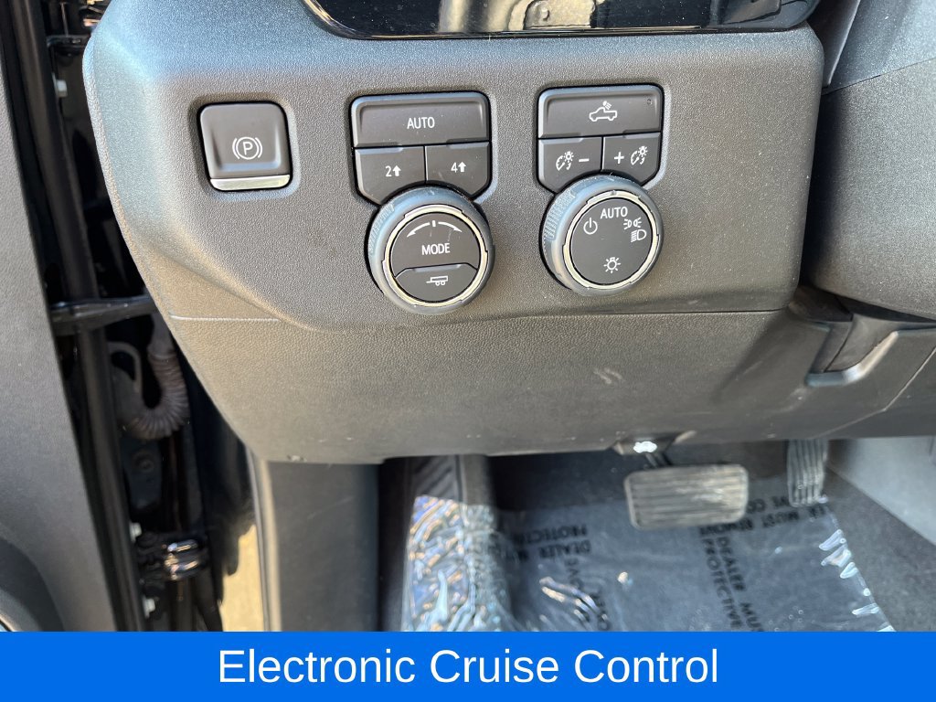Used 2023 Chevrolet Silverado 1500 LT AWD/4WD image 38