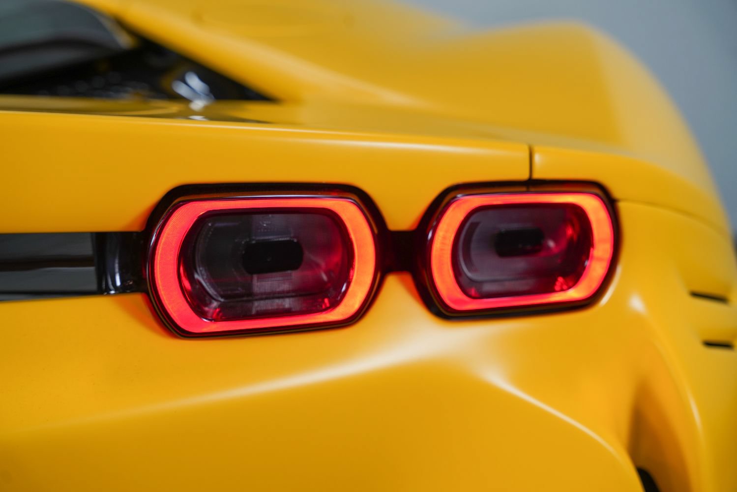 Used 2023 Ferrari SF90 Stradale AWD/4WD image 25