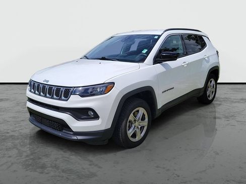 Used 2024 Jeep Compass Latitude w/ Altitude Special Edition AWD/4WD image 5