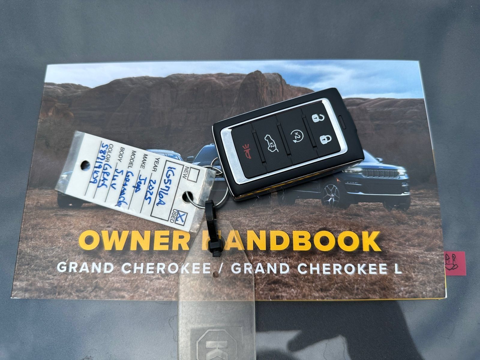 Used 2025 Jeep Grand Cherokee Overland w/ Trailer Tow Package AWD/4WD image 45