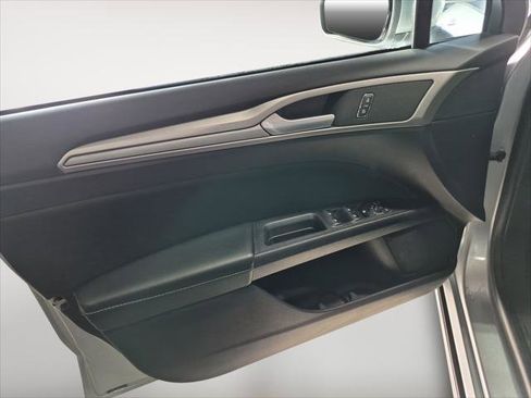 Used 2020 Ford Fusion SE image 10