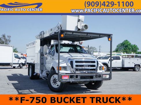 Used 2013 Ford F750 2WD Regular Cab Super Duty image 1