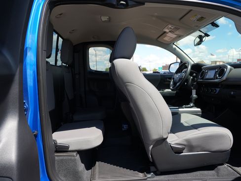 Used 2016 Toyota Tacoma SR5 w/ SR5 Appearance Package (SN) AWD/4WD image 30