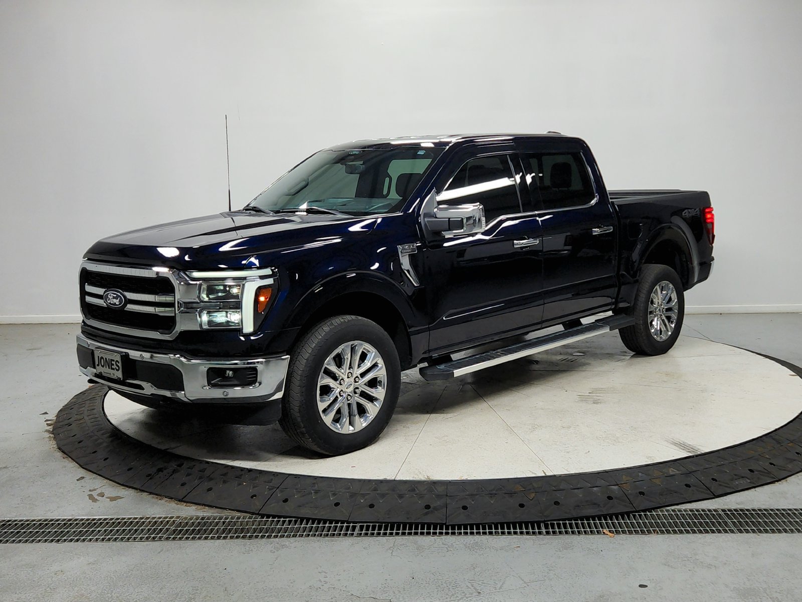 Used 2025 Ford F150 Lariat w/ Equipment Group 502A High AWD/4WD image 4