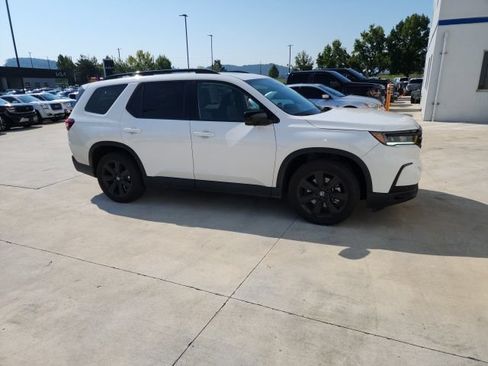 Used 2025 Honda Pilot Black Edition image 18