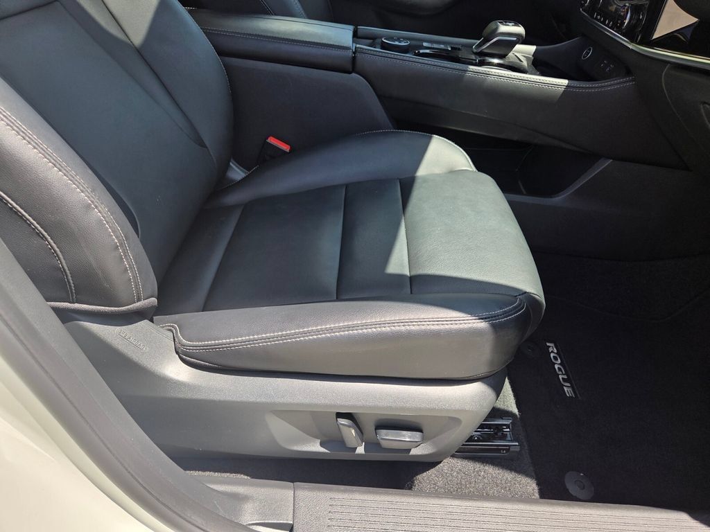 Used 2023 Nissan Rogue SL AWD/4WD image 29