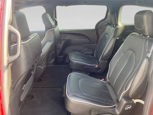 Used 2026 Chrysler Pacifica Limited FWD image 26