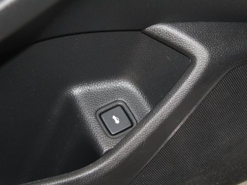 Used 2018 Honda Accord Sport image 8