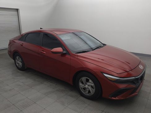 Used 2025 Hyundai Elantra SE FWD image 11
