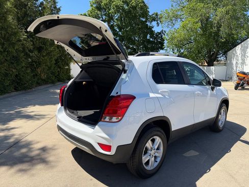 Used 2021 Chevrolet Trax LT w/ LT Convenience Package AWD/4WD image 33