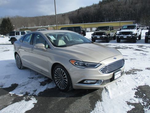 Used 2018 Ford Fusion Titanium image 3