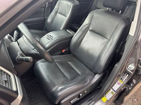 Used 2016 Toyota Highlander Limited Platinum w/ Four Season Floor Mat Package AWD/4WD image 9
