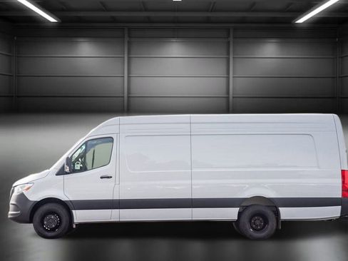 Used 2024 Mercedes-Benz Sprinter 3500 image 5