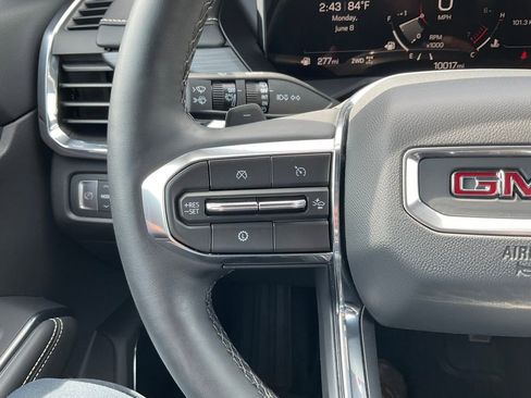 Used 2025 GMC Acadia Elevation w/ Elevation Premium Package AWD/4WD image 5