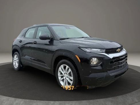 Used 2021 Chevrolet TrailBlazer LS FWD image 1