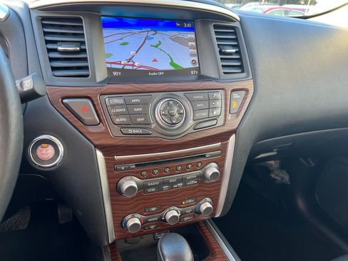 Used 2020 Nissan Pathfinder Platinum image 24