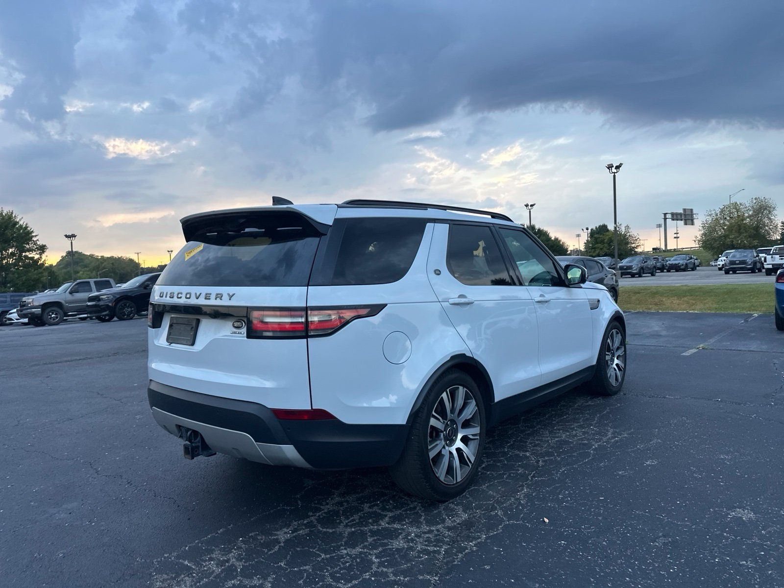 Used 2018 Land Rover Discovery HSE AWD/4WD image 5