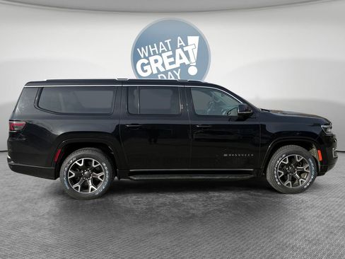 Used 2024 Jeep Wagoneer L Series III w/ Flexible Seating Group AWD/4WD image 2