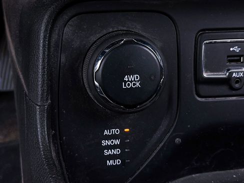 Used 2017 Jeep Renegade Sport w/ Power & Air Group image 16