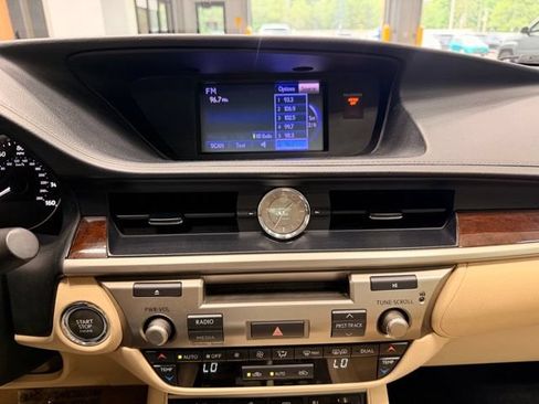 Used 2013 Lexus ES 350 w/ Luxury Pkg FWD image 28