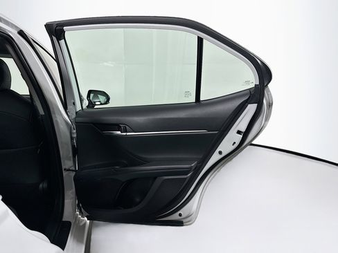 Used 2022 Toyota Camry SE image 28