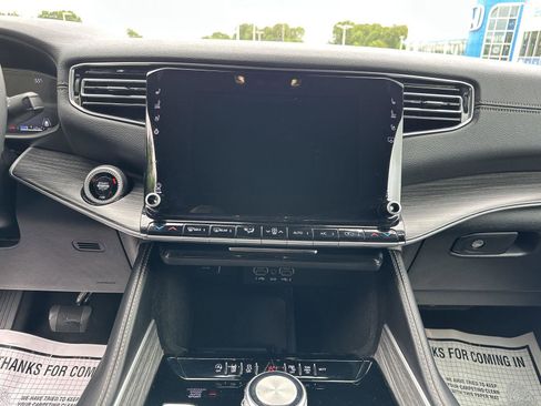 Used 2024 Jeep Wagoneer Series II w/ Flexible Seating Group image 24