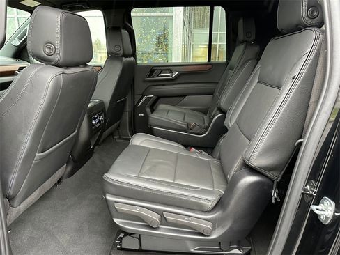 Used 2025 GMC Yukon XL Denali image 15