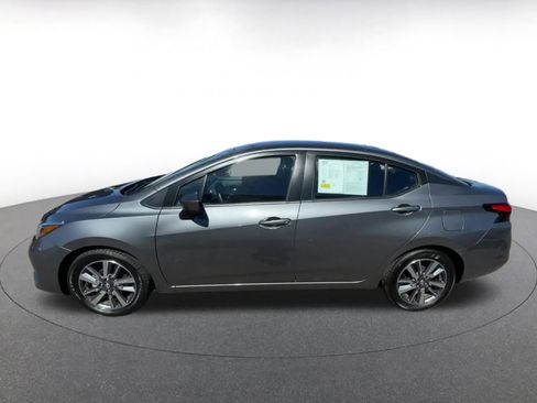 Used 2025 Nissan Versa SV image 8