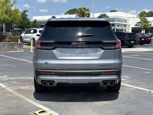 Used 2025 GMC Acadia Elevation FWD image 8